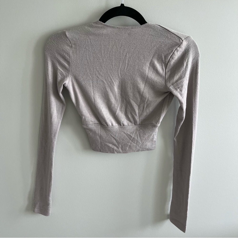 Gray Long Sleeve Crop Top - Picture 3 of 4